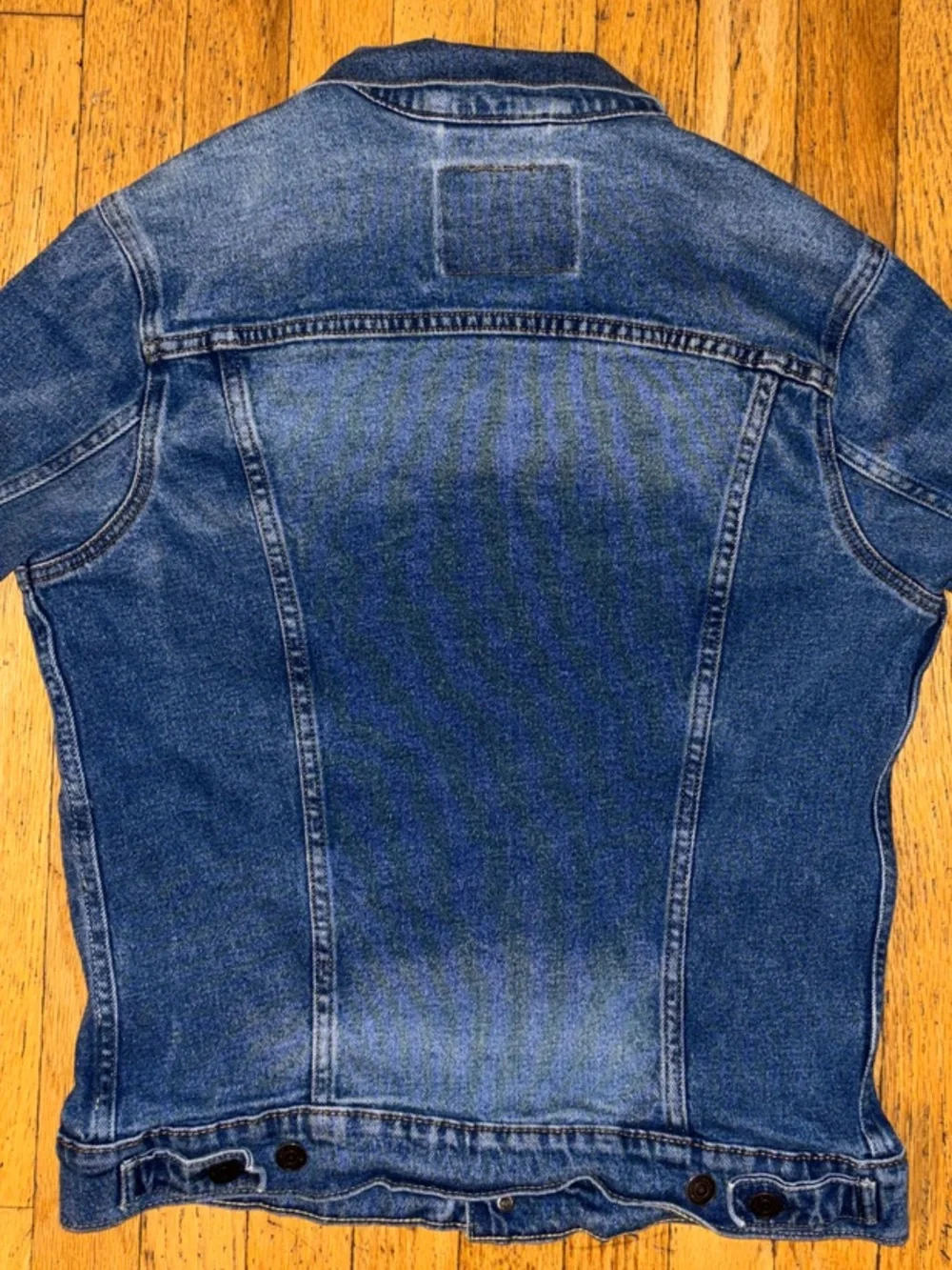 Levi's Classic Medium Wash Denim Trucker Jacket - Small